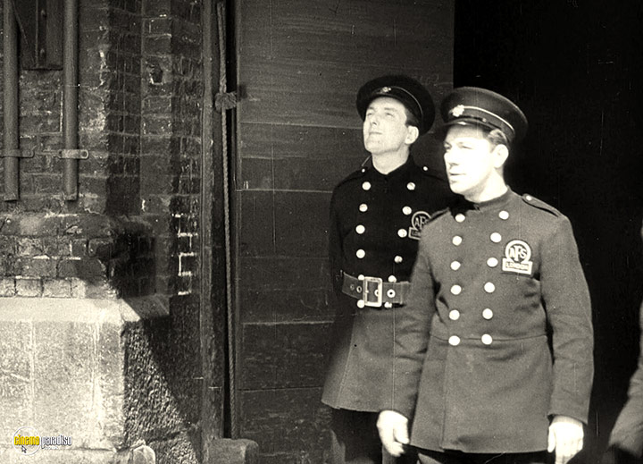 A still #25 from I Was a Fireman (1943)