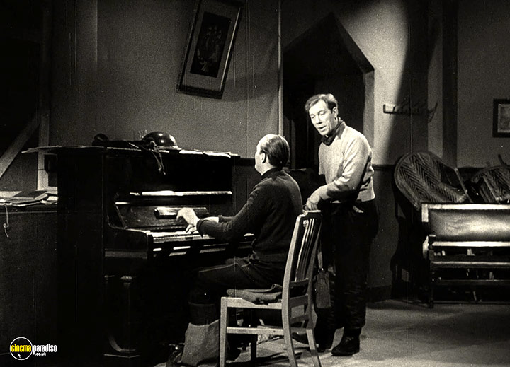 A still #28 from I Was a Fireman (1943)