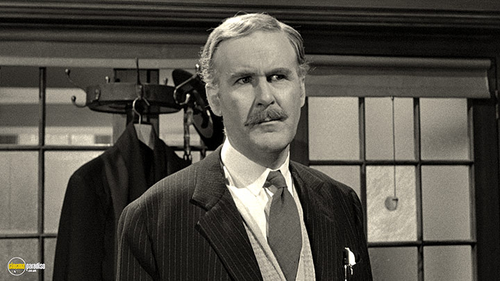 A still #4 from Cash on Demand (1961)