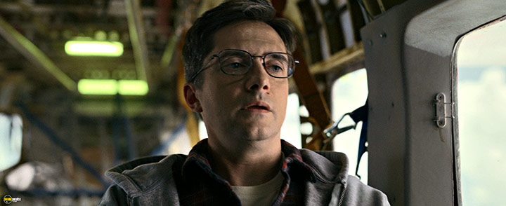 A still #14 from Flight Risk (2025)