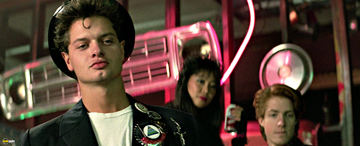 A still #17 from Crocodile Dundee II (1988)