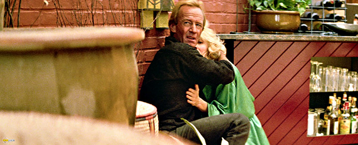 A still #20 from Crocodile Dundee II (1988)