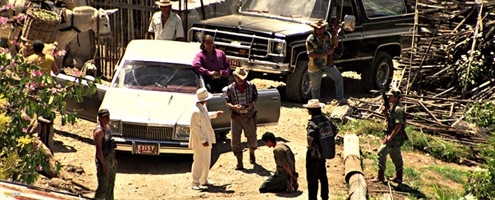 A still #33 from Crocodile Dundee II (1988)