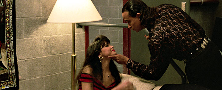 A still #36 from Crocodile Dundee II (1988)