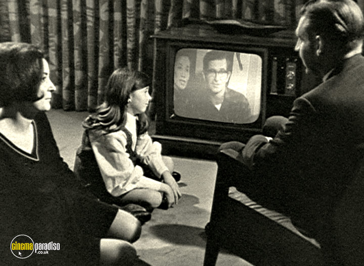 A still #1 from Manufacturing Consent: Noam Chomsky and the Media (1992)