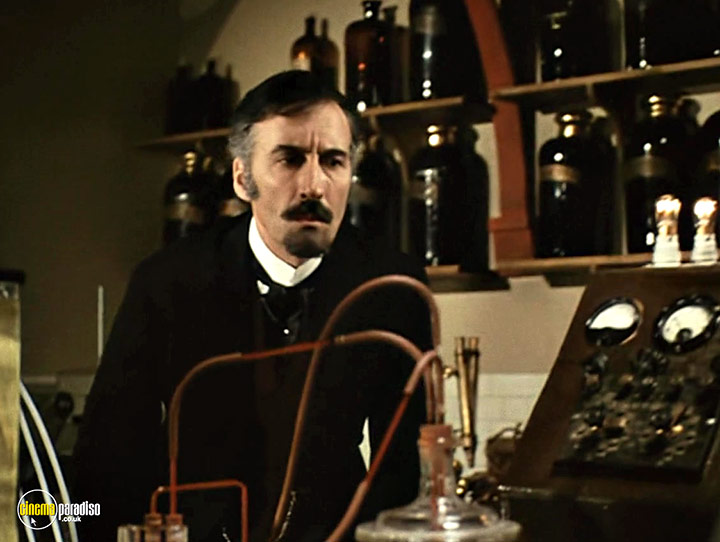A still #5 from The Creeping Flesh (1973)