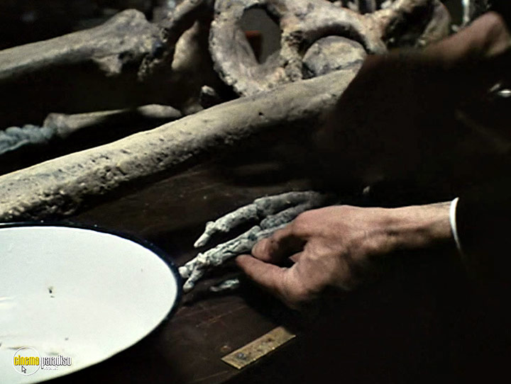 A still #14 from The Creeping Flesh (1973)