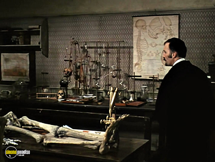A still #19 from The Creeping Flesh (1973)