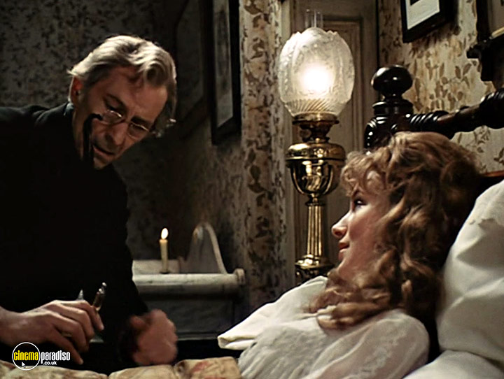 A still #24 from The Creeping Flesh (1973)