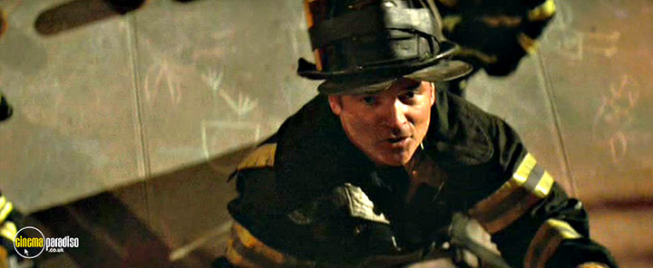 A still #4 from Romance and Cigarettes (2005)