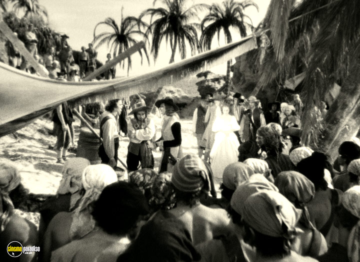 A still #19 from Captain Blood (1935)
