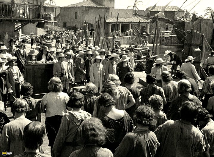A still #8 from Captain Blood (1935)