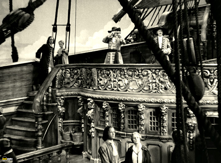 A still #10 from Captain Blood (1935)