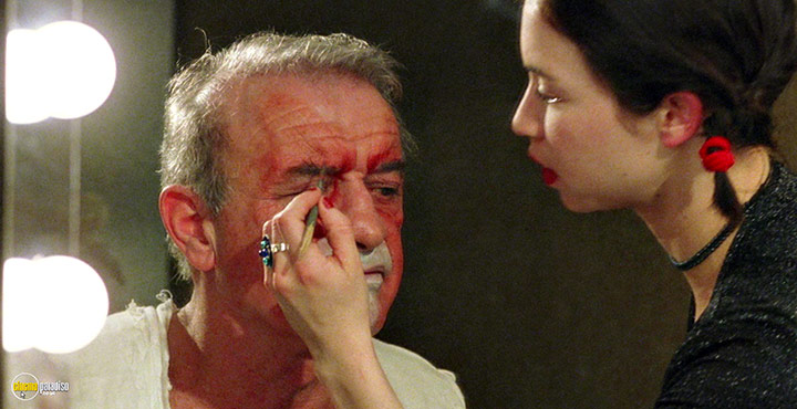 A still #4 from Fifi Martingale (2001)