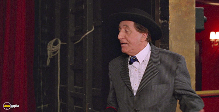 A still #32 from Fifi Martingale (2001)