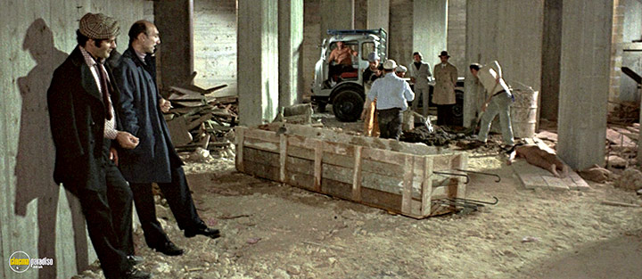 A still #11 from Confessions of a Police Captain (1971)