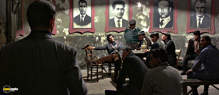 A still #15 from Confessions of a Police Captain (1971)