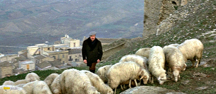 A still #17 from Confessions of a Police Captain (1971)