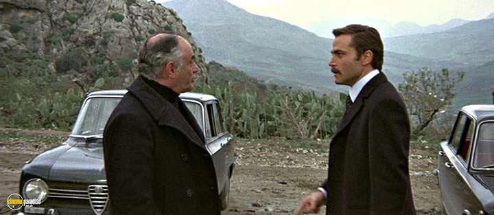 A still #20 from Confessions of a Police Captain (1971)