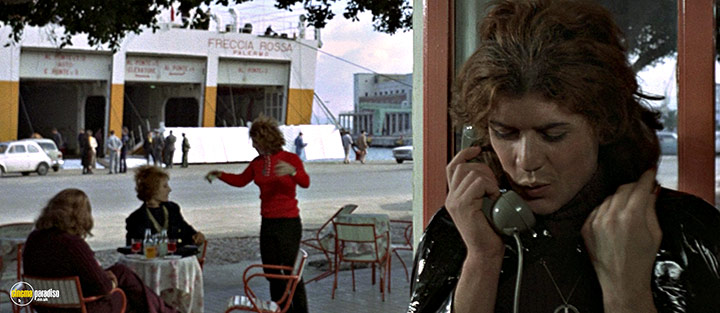 A still #21 from Confessions of a Police Captain (1971)