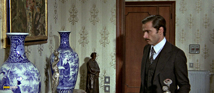 A still #23 from Confessions of a Police Captain (1971)