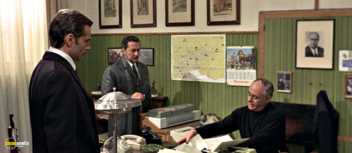 A still #30 from Confessions of a Police Captain (1971)