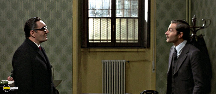 A still #43 from Confessions of a Police Captain (1971)