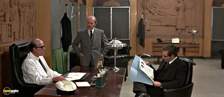 A still #48 from Confessions of a Police Captain (1971)