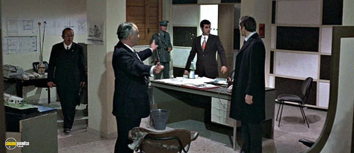 A still #53 from Confessions of a Police Captain (1971)