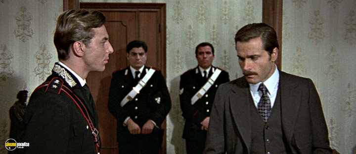 A still #77 from Confessions of a Police Captain (1971)