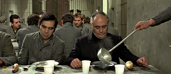 A still #84 from Confessions of a Police Captain (1971)