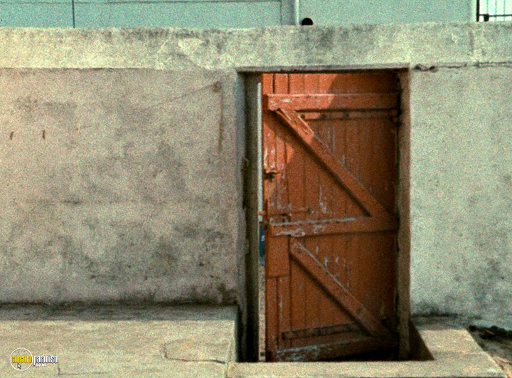 A still #8 from Near Orouët (1971)