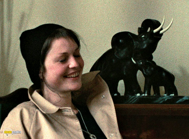 A still #12 from Near Orouët (1971)