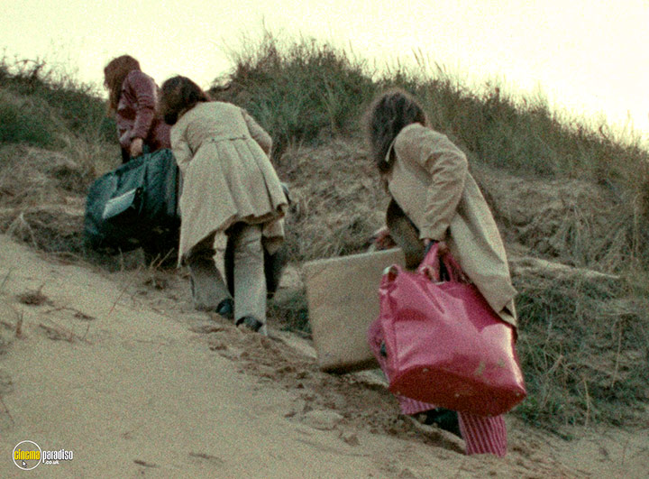 A still #35 from Near Orouët (1971)