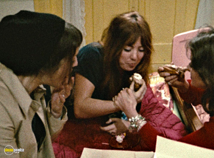 A still #40 from Near Orouët (1971)