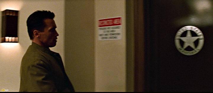 A still #6 from Eraser (1996)