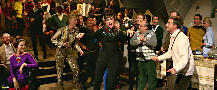A still #16 from The Pink Panther (1963)