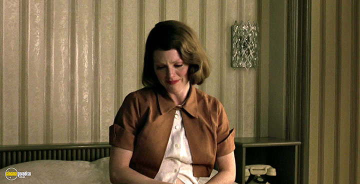 A still #102 from The Hours (2002)