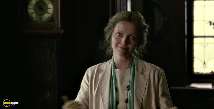 A still #104 from The Hours (2002)
