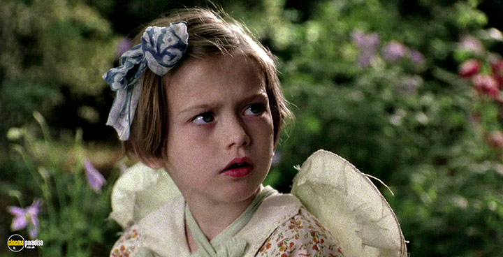 A still #110 from The Hours (2002)