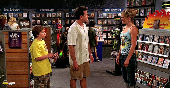 A still #11 from Two and a Half Men: Series 3 (2005)