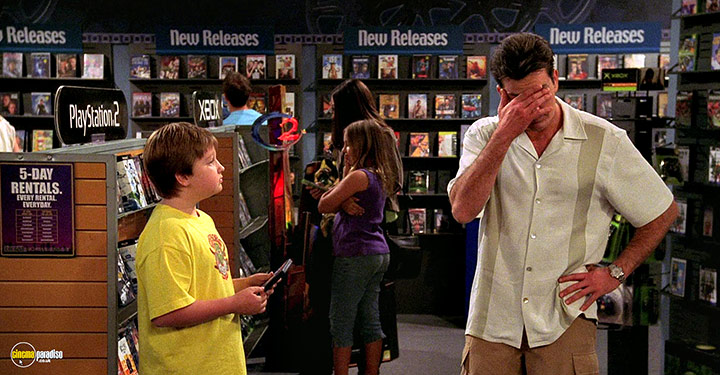 A still #15 from Two and a Half Men: Series 3 (2005)