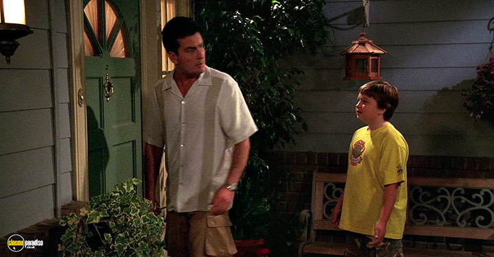 A still #18 from Two and a Half Men: Series 3 (2005)