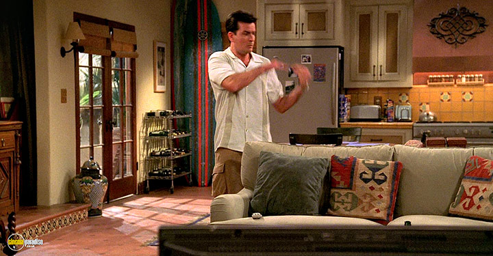 A still #26 from Two and a Half Men: Series 3 (2005)