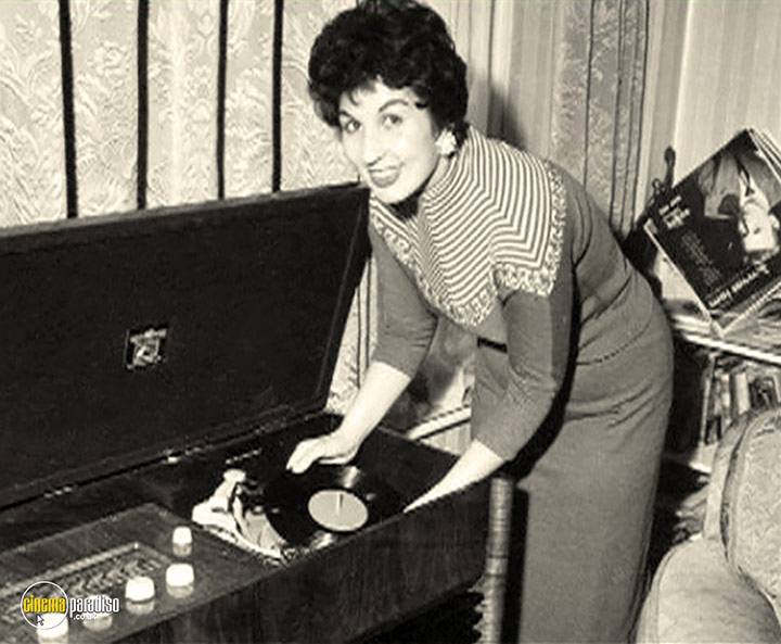 A still #42 from Alma Cogan: The Woman and Her Music (1959)