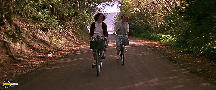 A still #20 from Heavenly Creatures (1994)