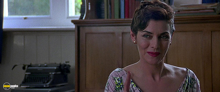 A still #18 from Heavenly Creatures (1994) With Diana Kent