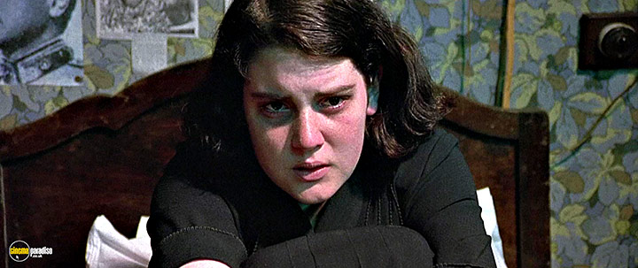 A still #6 from Heavenly Creatures (1994) With Melanie Lynskey