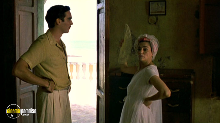 A still #4 from Before Night Falls (2000)
