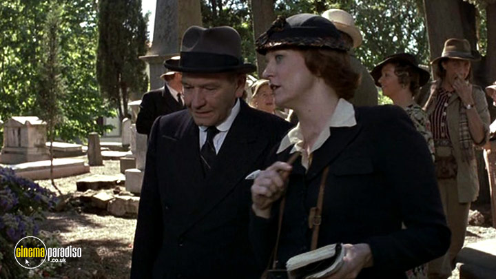 A still #17 from Tea with Mussolini (1999)